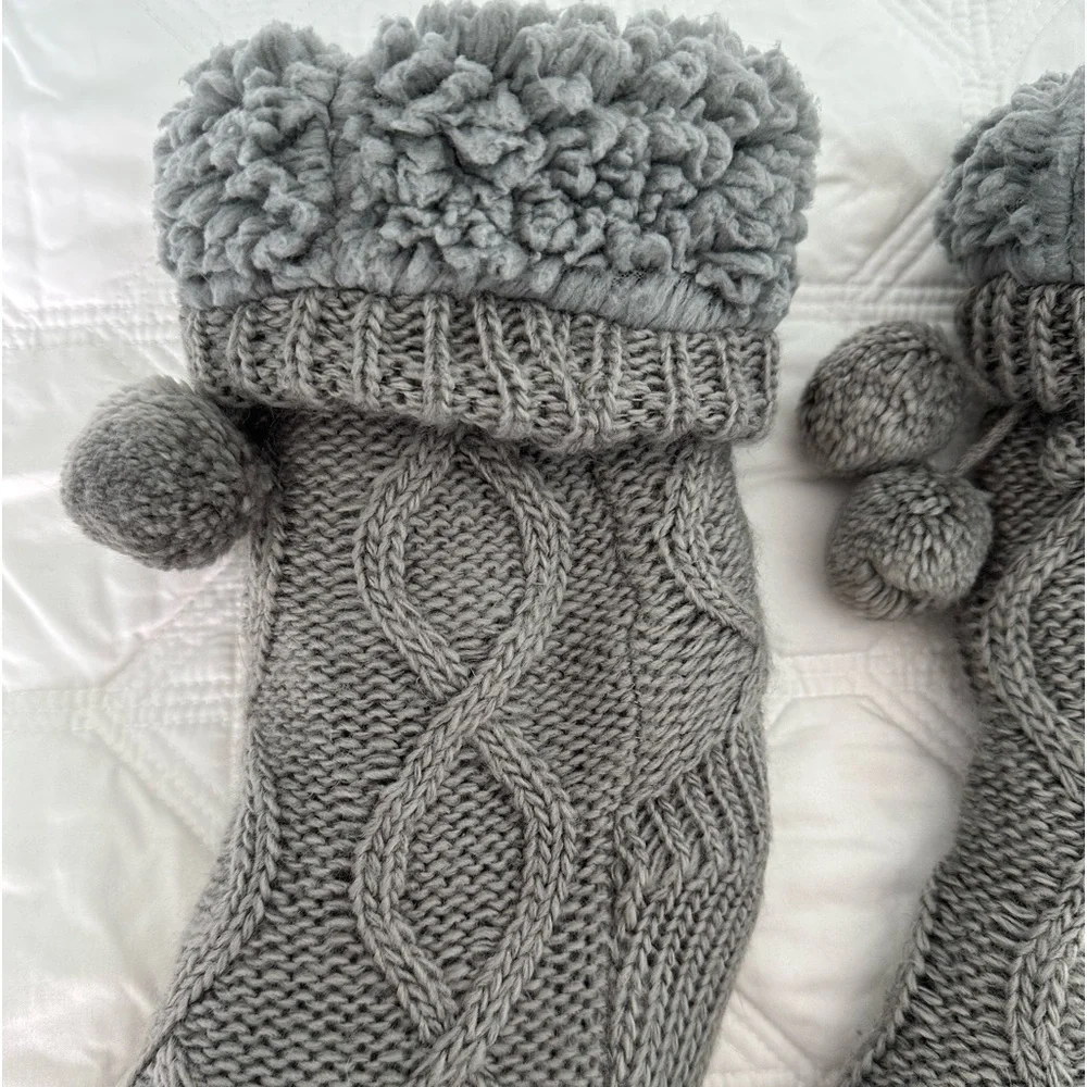 Muk Luks Cable Knit Slipper Socks Gray L/XL – Warm & Cozy